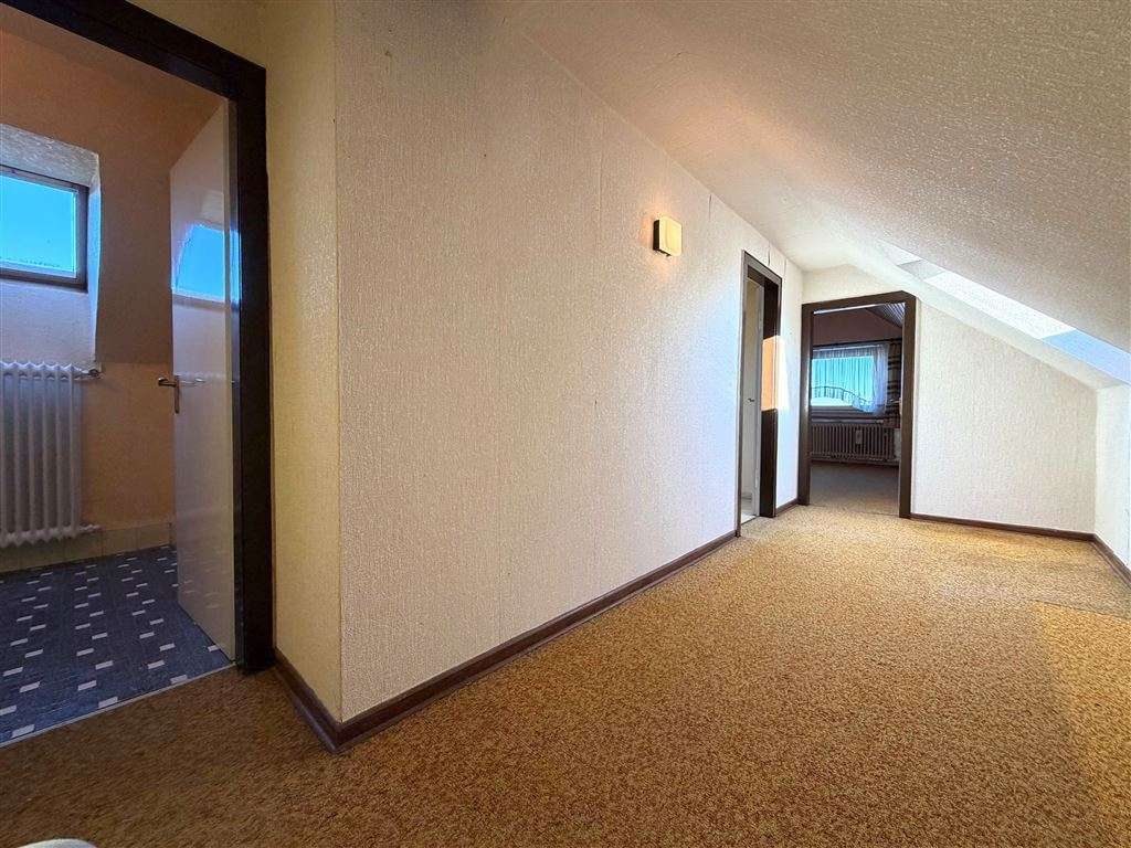 Immobilie in Gehrden - Gehrden Bestlage / großzügiges ZFH + ausgebautes DG mit Außenpool, Doppelgarage !  - Bild 8