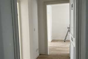 Schöne modernisierte 2-Zimmer-Wohnung mit Küche im Hochparterre – Einsteinstraße 145a, 81675 Steinhausen, München – Vorschaubild 2