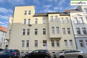 4-Zimmer-Wohnung mit kleinem Balkon, Abstellraum, Tageslichtbad mit Wanne und Gäste-WC mit Dusche. – Peter-Paul-Straße 9, 39106 Alte Neustadt, Magdeburg – Vorschaubild 2