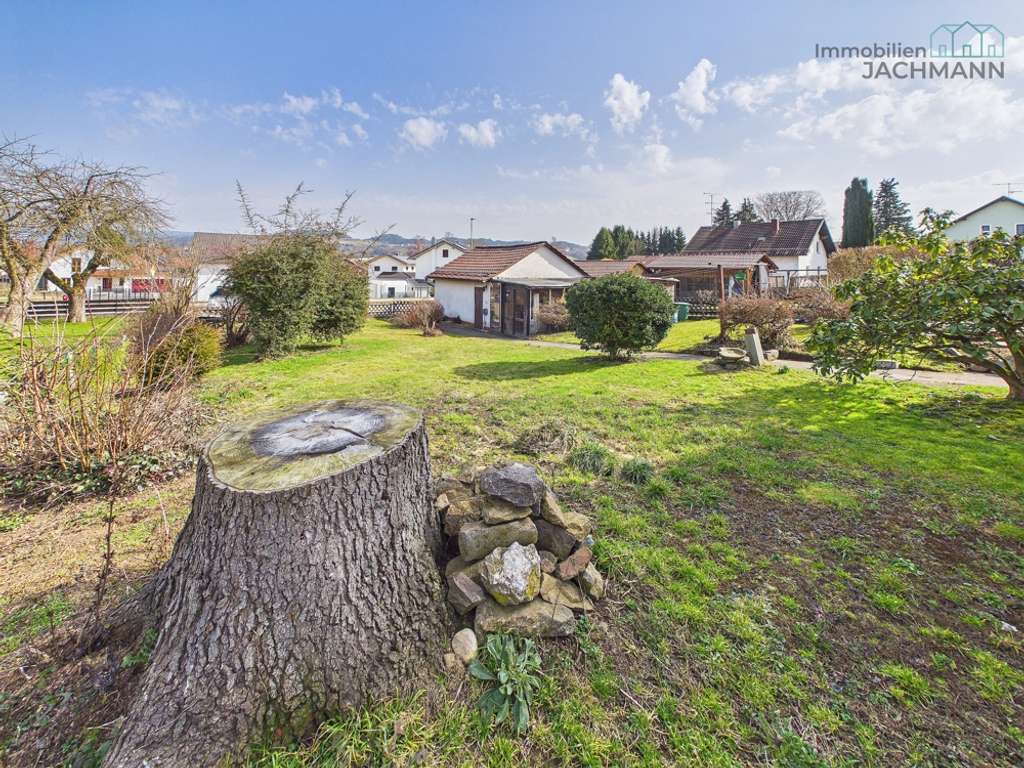 Immobilie in Hunderdorf - Ein Zuhause mit Weitblick – heute, morgen und für die Zukunft - ZFH mit Potential in Hunderdorf - Bild 2