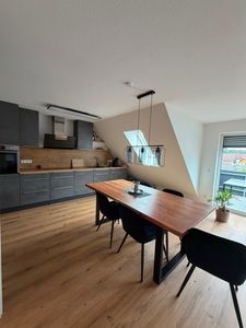 Exklusive 2-Zimmer-Dachgeschosswohnung mit EBK und Balkon in Heiligenzimmern