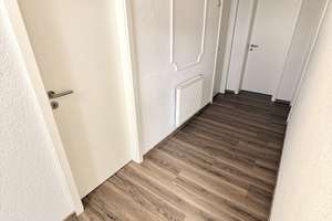 Liebevoll renovierte Haushälfte mit ca. 95 m², großer Terrasse & Waldrandlage – 99198 Udestedt – Vorschaubild 2