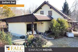Wunderschönes Einfamilienhaus in Holzoptik mit Wintergarten, Terrassen, Garagen – Zwickau (Kreis) – Vorschaubild 1