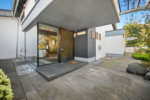 Großzügige Architektenvilla mit Schwimmbad und 2 Doppelgaragen in beliebter Lage von Bonn-Rüngsdorf – Die vollständige Adresse der Immobilie erhältst du vom Anbieter., 53179 Rüngsdorf, Bonn – Vorschaubild 2