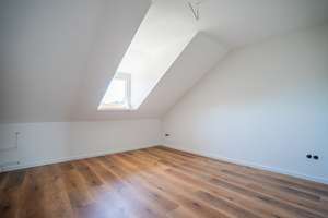 Moderne Dachgeschosswohnung – bezugsfertig und hochwertig saniert – Die vollständige Adresse der Immobilie erhältst du vom Anbieter., 52068 Markt, Aachen – Vorschaubild 2