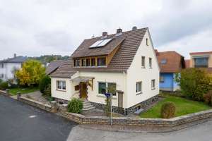Familienschatz in ländlicher Lage – Ihr neues Zuhause mit viel Platz und Möglichkeiten! – Die vollständige Adresse der Immobilie erhältst du vom Anbieter., 97618 Unsleben – Vorschaubild 1