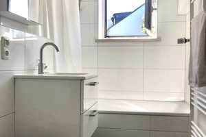 Exklusive 3-Zimmer-Wohnung mit gehobener Innenausstattung mit Einbauküche in München Moosach – München – Vorschaubild 3