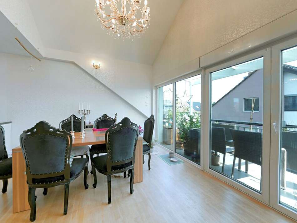 Essbereich mit Balkon