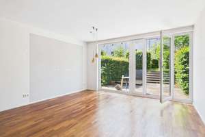 Schönes Reihenmittelhaus mit Terrasse, kleinem Garten und Dachterrasse in Hamburg-Poppenbüttel – Die vollständige Adresse der Immobilie erhältst du vom Anbieter., 22391 Poppenbüttel, Hamburg – Vorschaubild 2