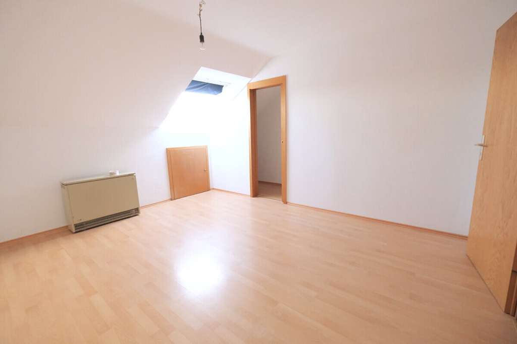 Immobilie in Illertissen - Gemütliche Dachgeschoss Wohnung in Illertissen - Bild 3