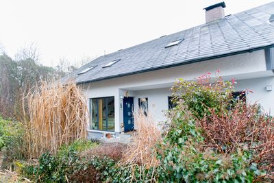 Exklusives Wohnen im Grünen – stilvolle, barrierefreie 4+2 - Zimmer-Wohnung in Bestlage am Rothsee 