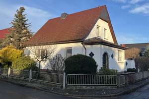 +++ RESERVIERT+++ freistehends EFH in ruhiger Wohnlage – Lerchenweg 6, 6780 Zörbig – Vorschaubild 1