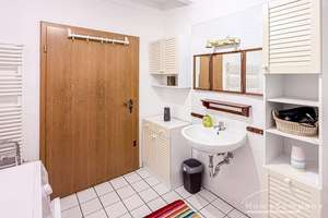 21668 HomeCompany Dresden Möbliert/Furnished  3-Zimmer Apartment / Haus mit Gartennutzung in Dres... – Die vollständige Adresse der Immobilie erhältst du vom Anbieter., 1326 Bühlau/Weißer Hirsch, Dresden – Vorschaubild 18