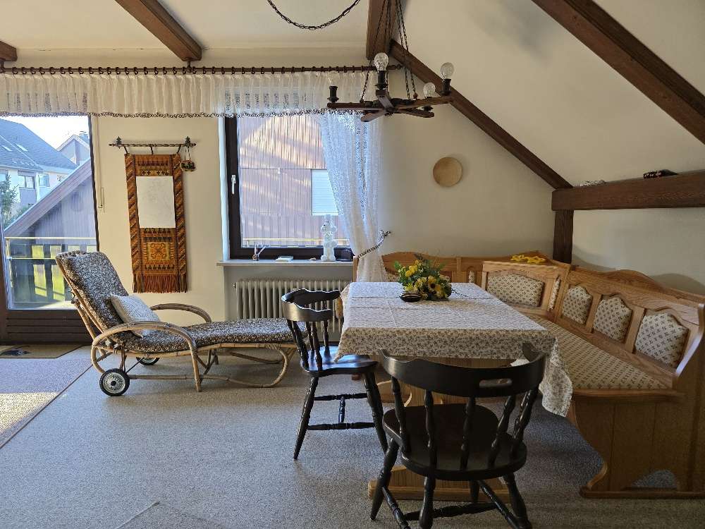 Immobilie in Bischofsgrün - *PROVISIONSFREI* ca. 77 m² große 2-Zi.-DG-ETW mit Balkon und Stellplatz - Bild 2