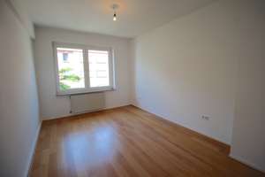 EXKLUSIV PEMPELFORT PARKETT EINBAUKÜCHE BALKON MODERNES WANNENBAD RUHIG + HELL 3. ETAGE/FRANKENSTR. – Frankenstraße 23A, 40476 Derendorf, Düsseldorf – Vorschaubild 4