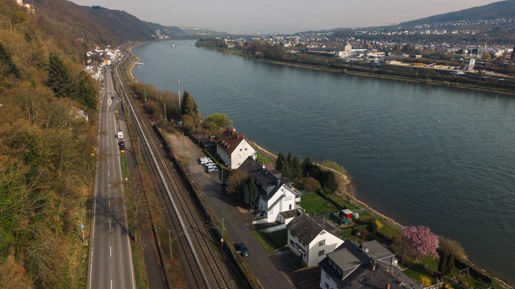 Immobilie in Koblenz - Großzügiges Zweifamilienhaus in direkter Rheinlage - Bild 3