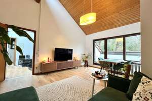 Charmante 2,5 Zimmer-Atelierwohnung mit Galerie, Terrasse und Neckarblick (Voll Möbliert)