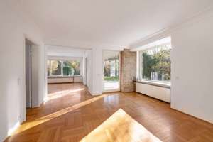 Familiär und vielseitig: Großzügige Villa mit viel Privatsphäre, Garten und Pool – Die vollständige Adresse der Immobilie erhältst du vom Anbieter., 81827 Waldtrudering, München – Vorschaubild 5