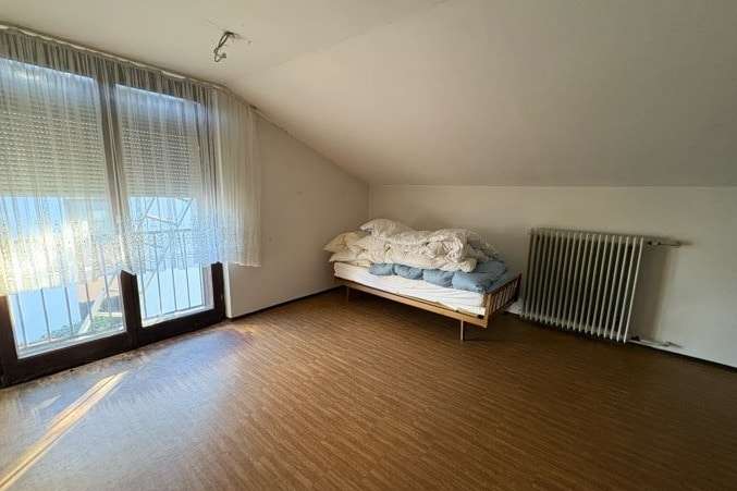 Immobilie in Altdorf bei Nürnberg - Großes freistehendes 1- bis 2-Familienhaus in Altdorf mit Garten und Garage - Bild 11