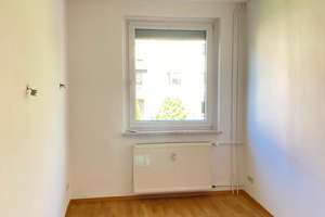 Schöne 3 Raum-Wohnung mit Einbauküche – Ernst-Kamieth-Straße 8, 6886 Lutherstadt Wittenberg – Vorschaubild 3