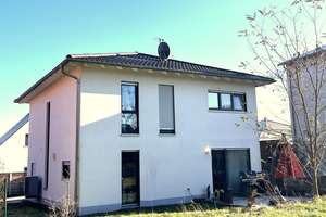 Repräsentative Stadtvilla mit unverbaubarem Blick in die Natur – Die vollständige Adresse der Immobilie erhältst du vom Anbieter., 91353 Hausen – Vorschaubild 1