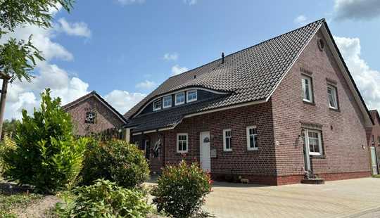 Bild von Gepflegtes Doppelhaus in Hage – Ruhig gelegen und dennoch zentral