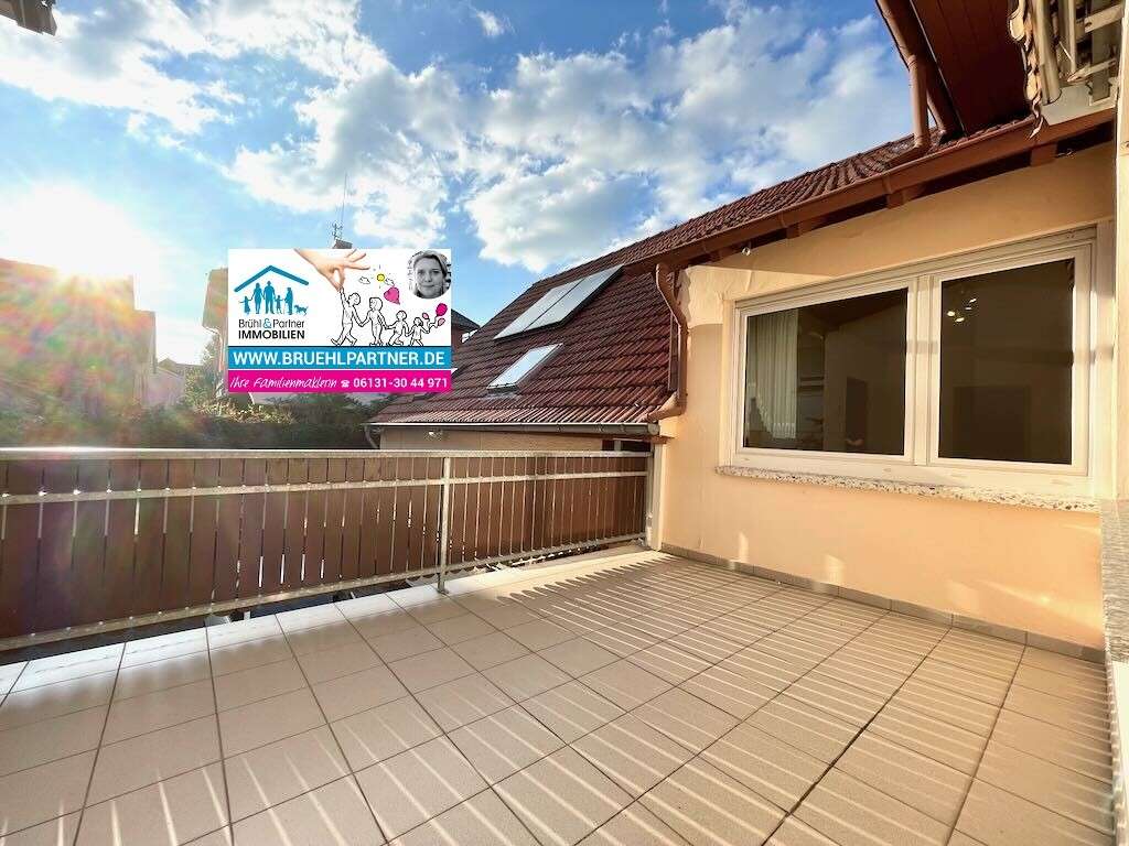 Immobilie in Udenheim - Ein Hof ist ein Zuhause für 4 Familien - 
ziehen Sie mit Ihren Eltern ein - Bild 1