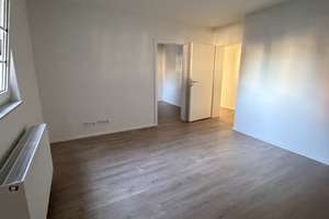 Kern Sanierte Erdgeschosswohnung mit große Küche und großer Bad – Hohenstaufen Straße 19, 51149 Gremberghoven, Köln – Vorschaubild 3