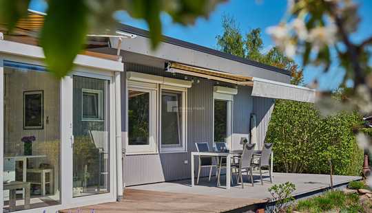 Bild von Privates Paradies am Schweriner See: Charmanter Bungalow - Wintergarten - eigenem Bootsanleger