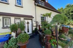 Charmantes Reihenmittelhaus in Gladbeck-Zweckel, modernisiert, gemütlich, mit Garten und Garagen – Die vollständige Adresse der Immobilie erhältst du vom Anbieter., 45966 Gladbeck – Vorschaubild 1