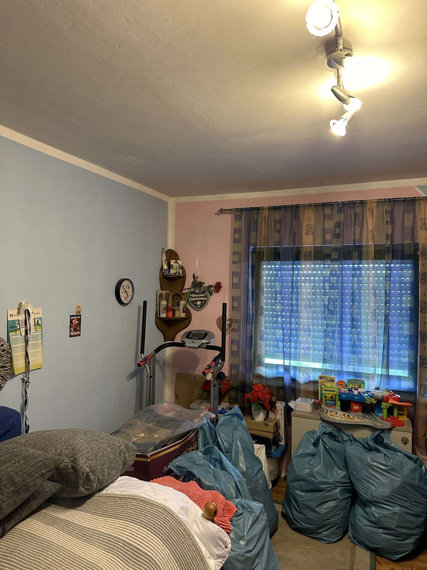 Immobilie in Anschau - Einfamilienwohnhaus mit diversen Nebengebäuden in ruhiger Randlage der Gemeinde Anschau - Bild 3