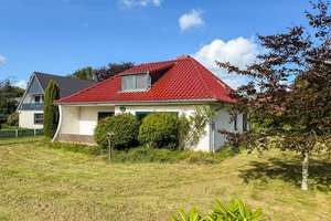 Nahe Husum, viel Potenzial für eigene Ideen: Sanierungsbedürftiges Wohnhaus auf großem Grundstück – Die vollständige Adresse der Immobilie erhältst du vom Anbieter., 25872 Wittbek – Vorschaubild 2