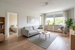 PRAKTISCH, HELL + KOMFORTABEL: Gepflegte 2-Zi.-Wohnung mit Loggia und Aufzug – Die vollständige Adresse der Immobilie erhältst du vom Anbieter., 22047 Wandsbek (Ortsteil), Hamburg – Vorschaubild 2
