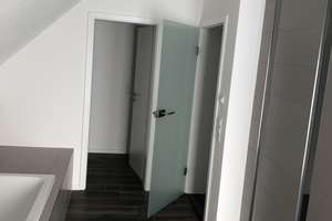 Wohnen mit Charakter: Doppelhaushälfte in Erlangen-Kriegenbrunn – Osloer Straße 12, 91056 Kriegenbrunn, Erlangen – Vorschaubild 20