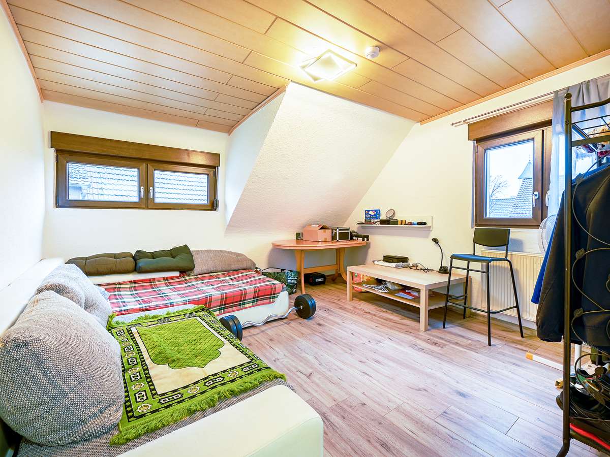 Immobilie in Karlsbad - Zwei Wohnungen, eine Investition: Vermietetes 2-Familienhaus ideal für Kapitalanleger - Bild 5