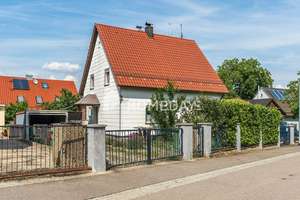 Sechs Zimmer, Garten und Garage – Ihr neues Zuhause mit Entwicklungsmöglichkeiten