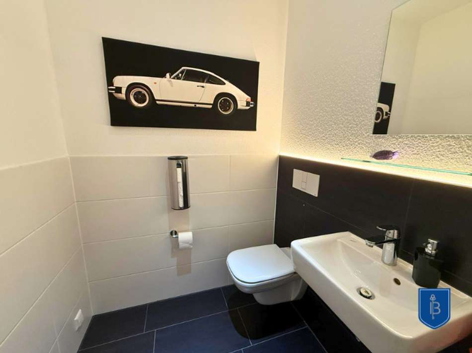 separates WC