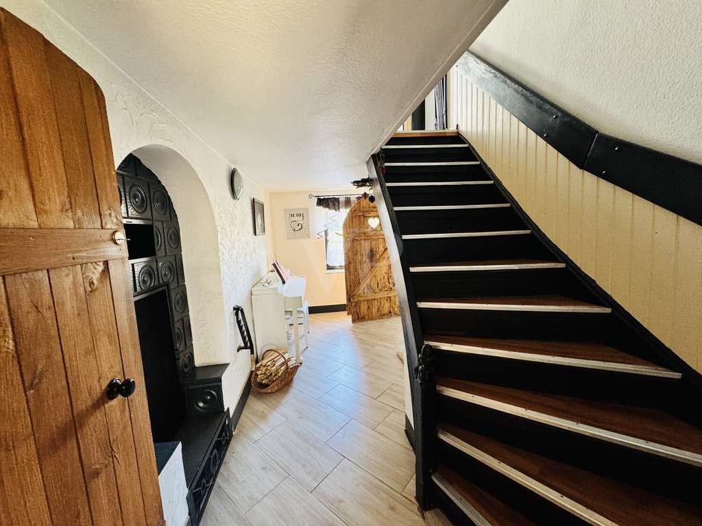 Immobilie in Ostritz - Charmantes Liebhaberhaus mit unverbaubarem Blick und sonnigem Balkon - Bild 4