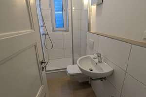 Gemütliche 2-Zimmer-Wohnung mit Dielenboden, modernem Bad und Einbauküche! – Essener Str. 2, 40476 Derendorf, Düsseldorf – Vorschaubild 2