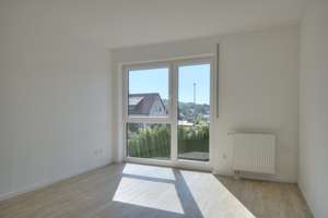 LICHTDURCHFLUTETE MODERNE DOPPELHAUSHÄLFTE MIT 5,5 ZI., SONNENTERRASSE UND CARPORT (KFW 55) – Die vollständige Adresse der Immobilie erhältst du vom Anbieter., 74232 Abstatt – Vorschaubild 12