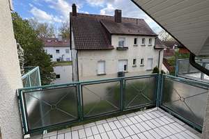 2-Zimmer Wohnung DG mit Balkon. Kaltmiete incl. Parkplatz  € 760,00