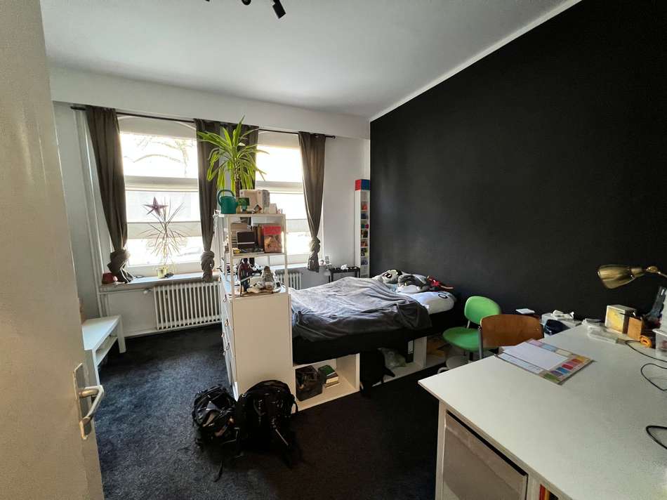 Helles Schlafzimmer mit Sc.jpg