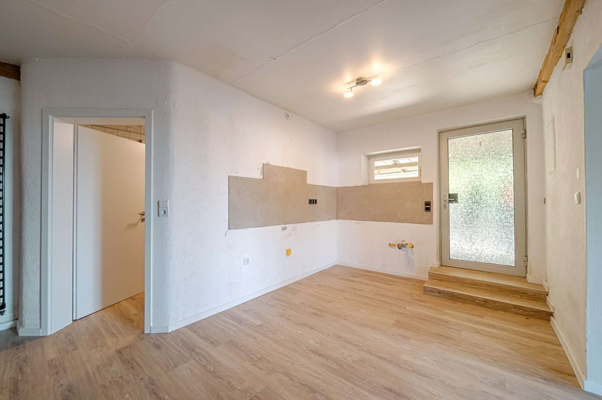 Immobilie in Neckarbischofsheim - Wohnen mit Charakter: Maisonette-Wohnung in ausgebauter Scheune am Waldrand mit Sonnenterrasse - Bild 7