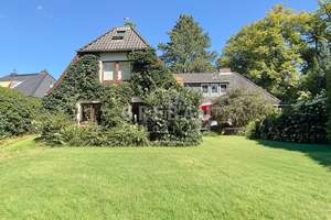 Herrlich großes Grundstück mit großem Haus in bester Villenlage von Blankenese – Die vollständige Adresse der Immobilie erhältst du vom Anbieter., 22587 Blankenese, Hamburg – Vorschaubild 1