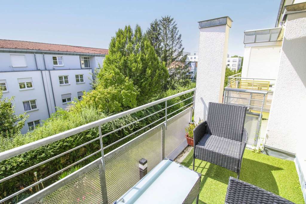 Kapitalanlage oder Eigennutzung: Renovierte 3-Zi.-ETW mit Balkon und Stellplatz