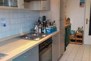 Geschmackvolle möblierte 2-Raum-DG-Wohnung in Stuttgart-West zur Zwischenmiete – Stuttgart – Vorschaubild 2