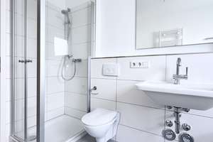 Stilvolles Wohnen: Lichtdurchflutete 3-Zimmer-Wohnung mit Balkon und moderner Ausstattung – Schinkelstraße 10, 65189 Südost, Wiesbaden – Vorschaubild 13