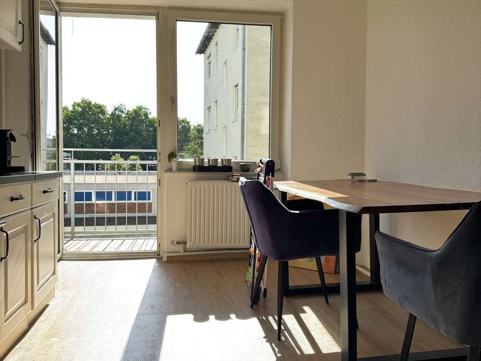 Küche mit Balkon