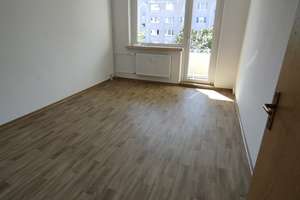 schöne renovierte 3 Raumwohnung mit Balkon und Tageslichtbad – 39576 Stendal – Vorschaubild 2