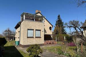 DEUTSCHMANN IMMOBILIEN ***** ivd - Stattliches Wohnhaus mit Vollkeller und Garage in Berlin-Buch!